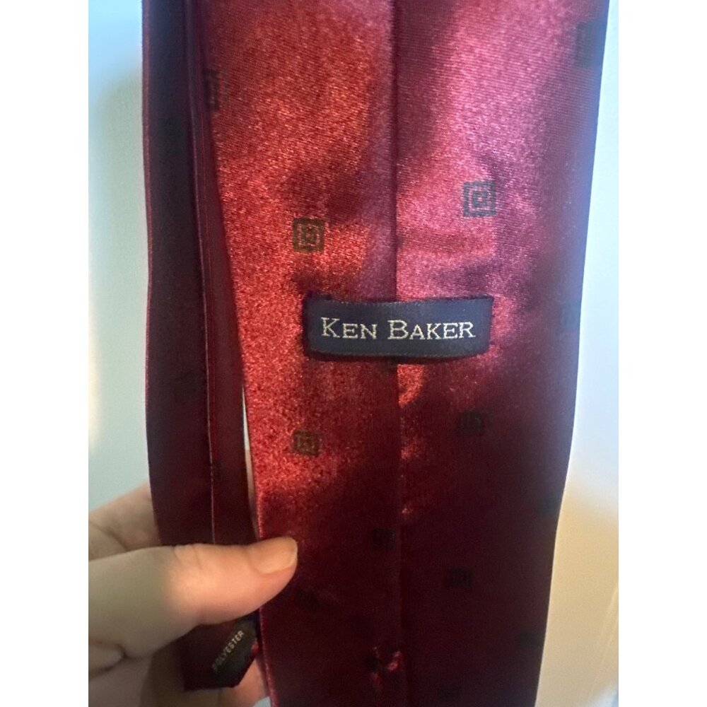 Ken‎ Baker tie